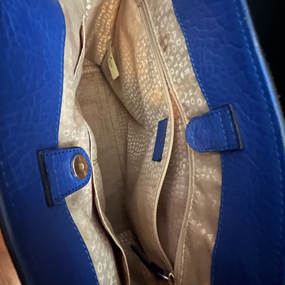 Gently loved Kate Spade hand bag. No tears or rips. Smoke free home. Like New. - Picture 4 of 5